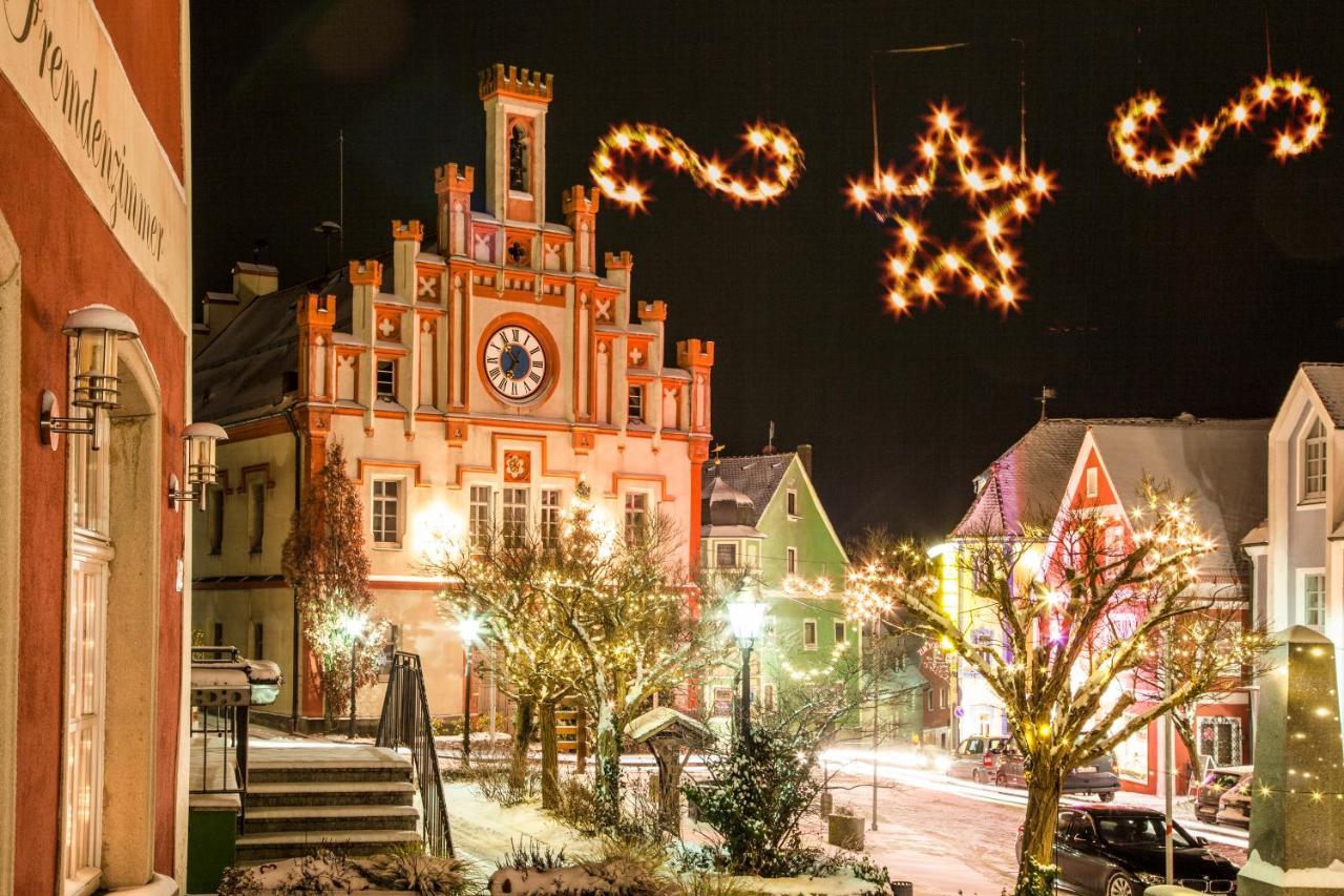 Hotel-Gasthof Zur Post Velburg Exterior foto
