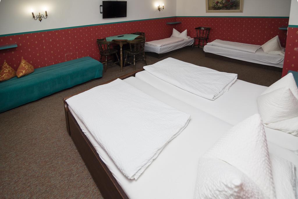 Hotel-Gasthof Zur Post Velburg Quarto foto
